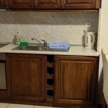 Two Bedroom Flat Near Gondola *