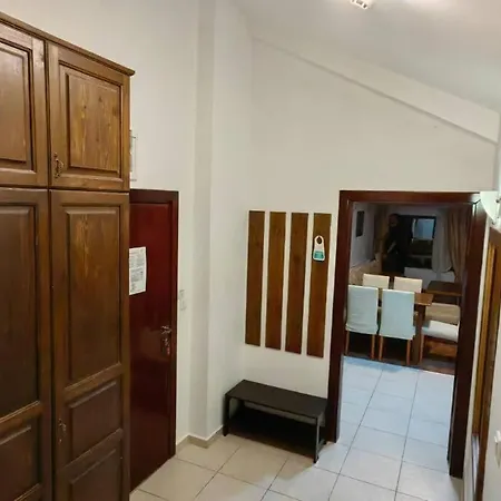 Two Bedroom Flat Near Gondola アパート